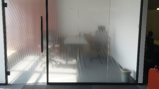 上海磨砂膜哪家好_ 如何將自然元素融入玻璃裝飾畫中？