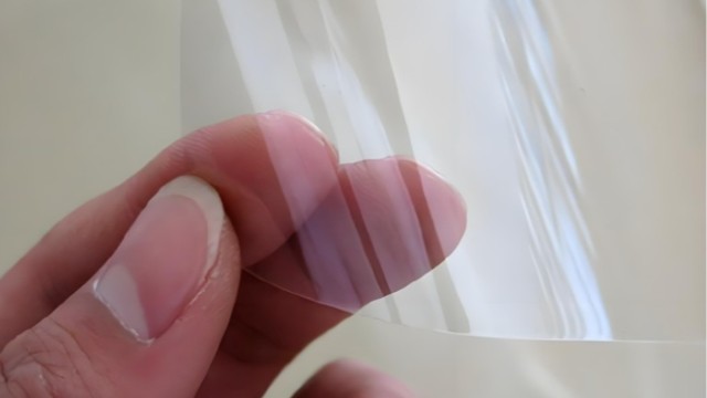 玻璃貼不同材質(zhì)的膜價(jià)格差距大嗎？